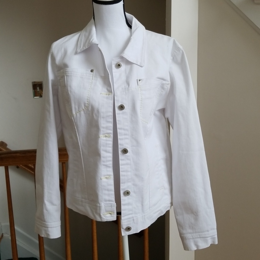 WHITE JEAN JACKET